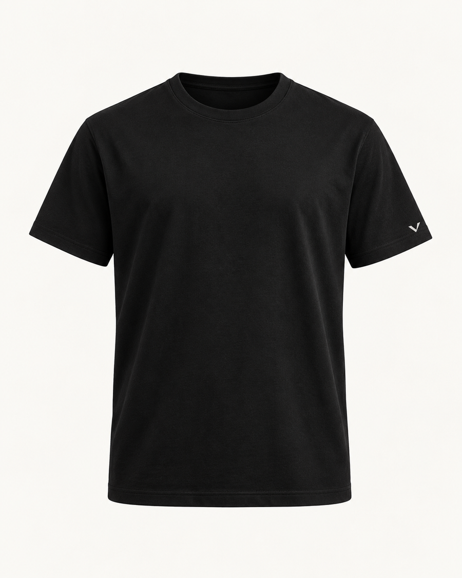 Camiseta Básica LEVVERO preta, frente, símbolo na manga