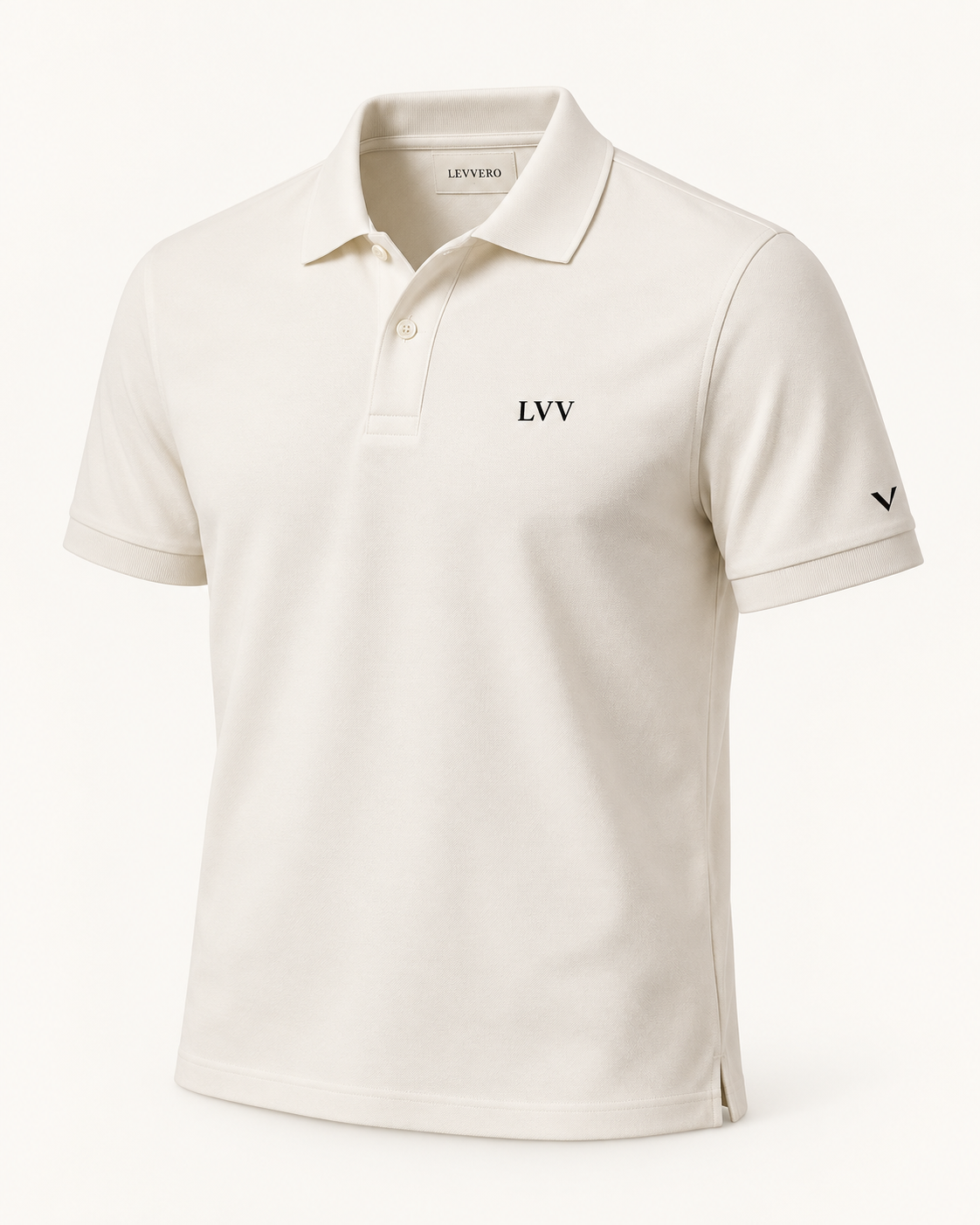 Polo LEVVERO clara com LVV no peito e símbolo na manga
