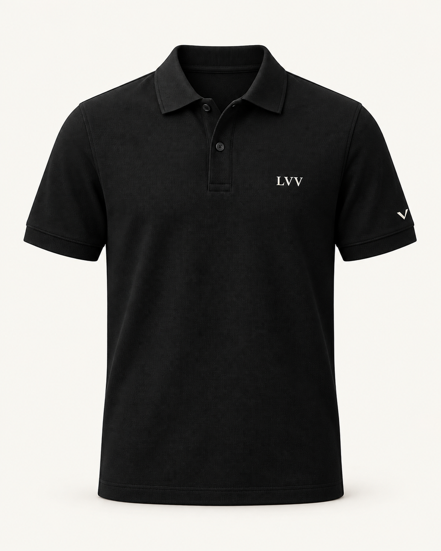 Polo LEVVERO preta com LVV no peito esquerdo e símbolo na manga